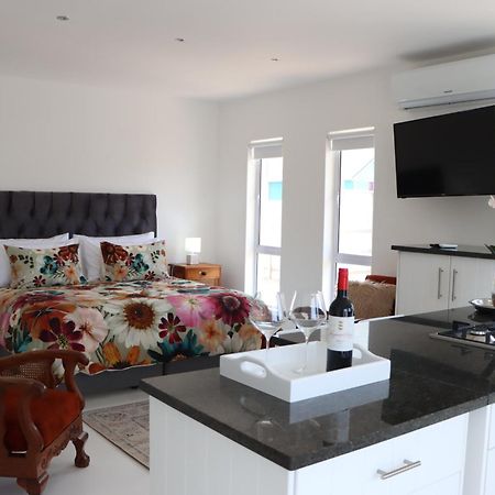 Nivenia Beach House Bettyʼs Bay Exterior foto