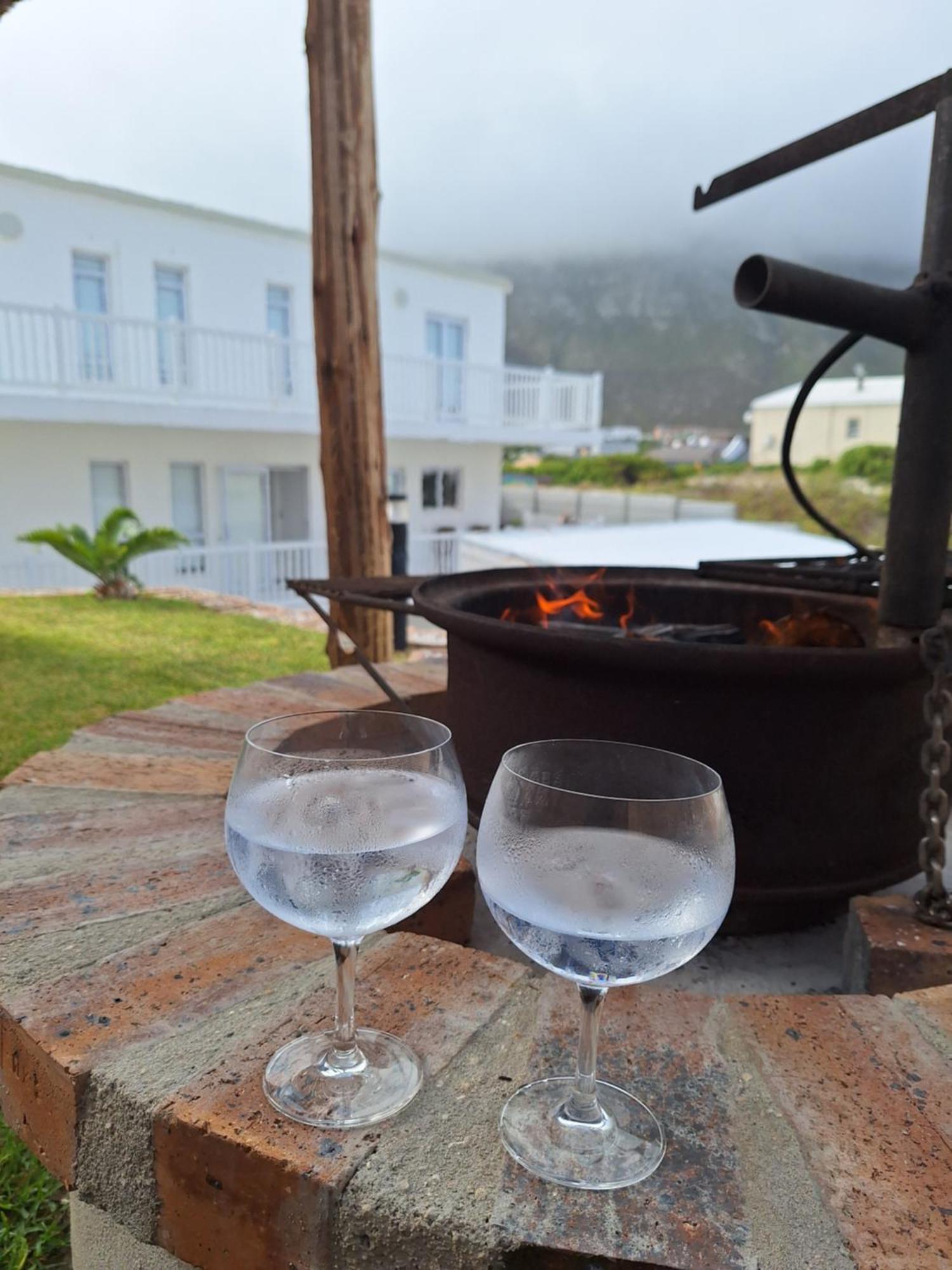 Nivenia Beach House Bettyʼs Bay Exterior foto